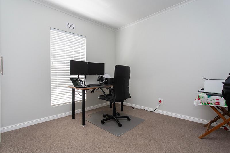 3 Bedroom Property for Sale in Sunningdale Western Cape